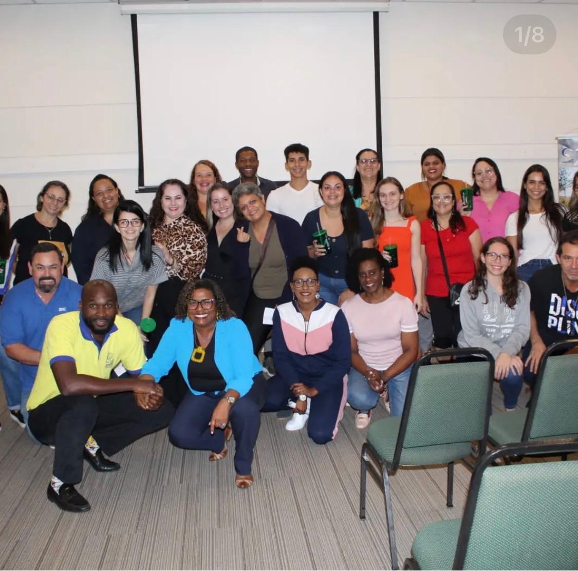 Ana Castro com participantes de um evento profissional